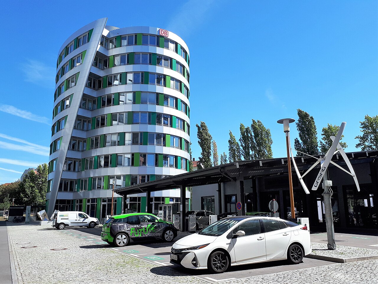 Schöneberg EUREF-Campus Haus 14 mit Tankstelle