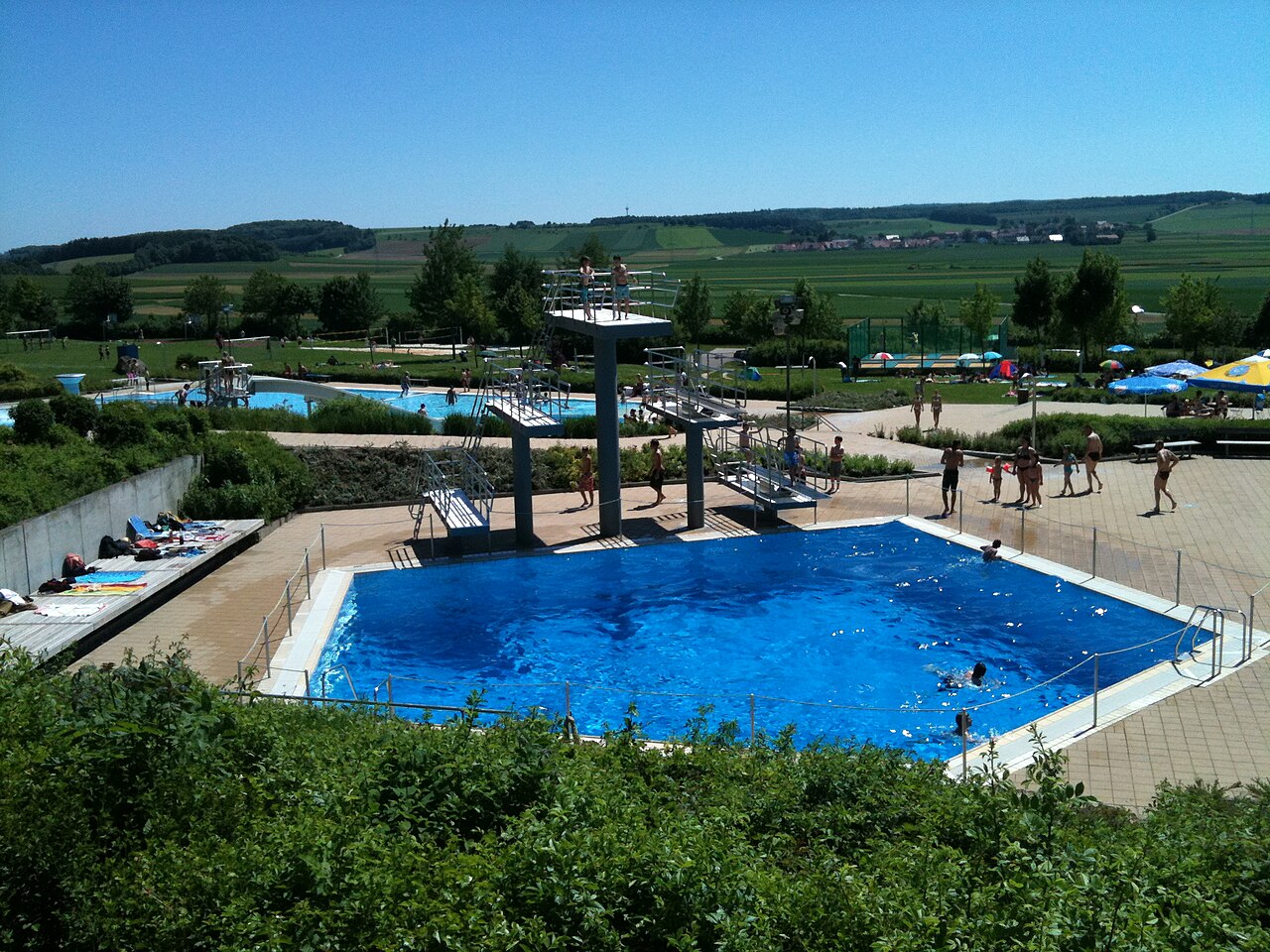 Das Solarbad Freibad auf der Maienhöhe in Nördlingen