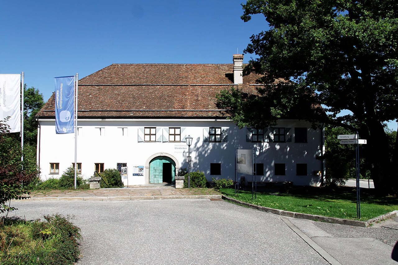 damaliges Eingangsgebäude des Freilichtmuseums Glentleiten