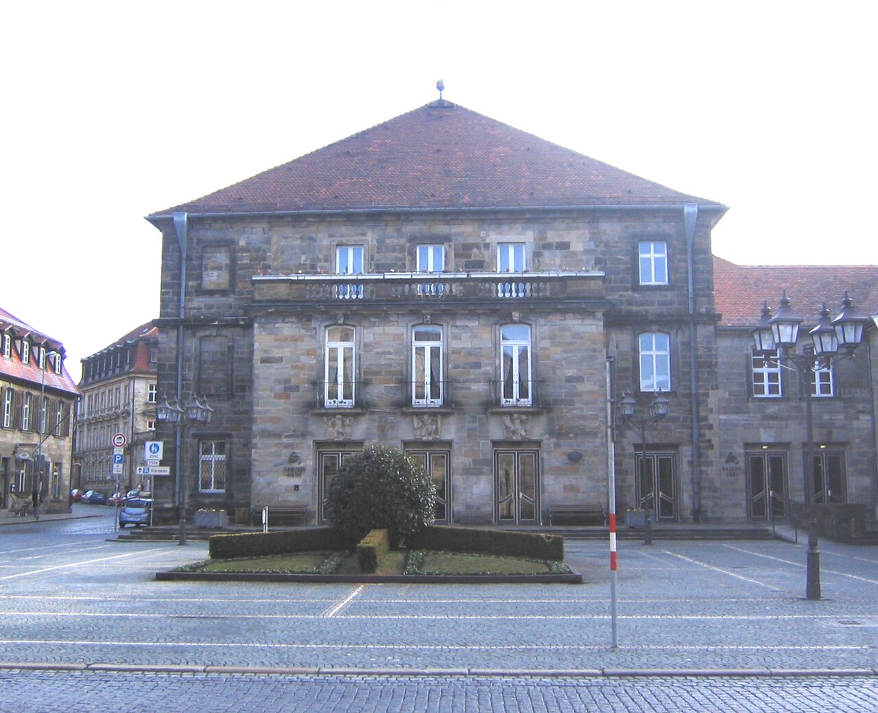 Bayreuth, Haupteingang der Stadthalle am Jean-Paul-Platz