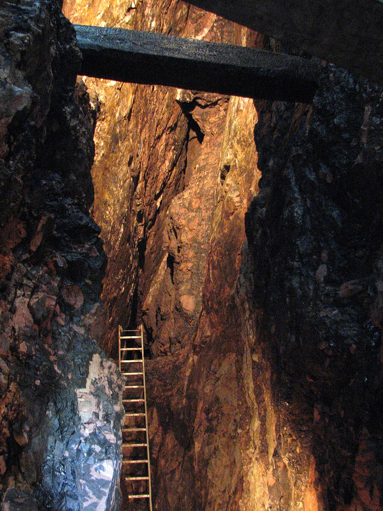 Bergwerk auf Eisenerz mit Schwerspatgang Frischglück bei Neuenbürg, Enztal, Nordschwarzwald