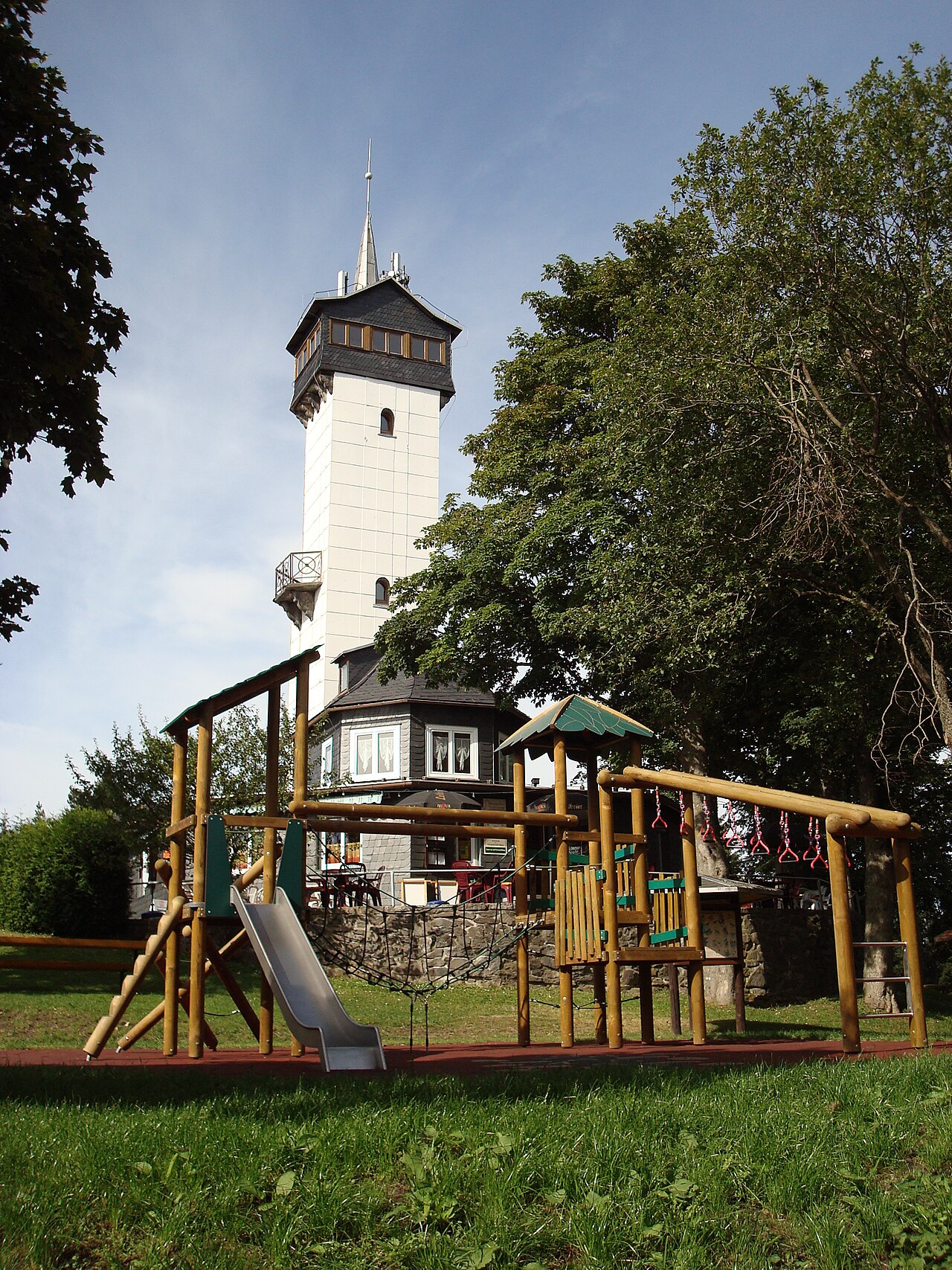 Berggasthaus Fröbelturm bei Oberweißbach - Spielplatz am Turm