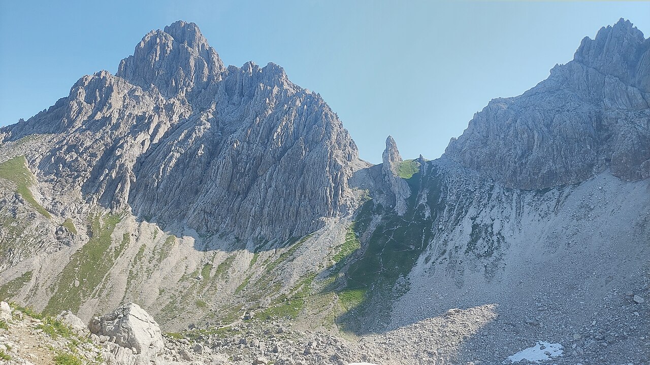 Fuchskarspitze, Balkenscharte, Balken and Northern Balkenspitze in the Allgäu Alps, view from southwest