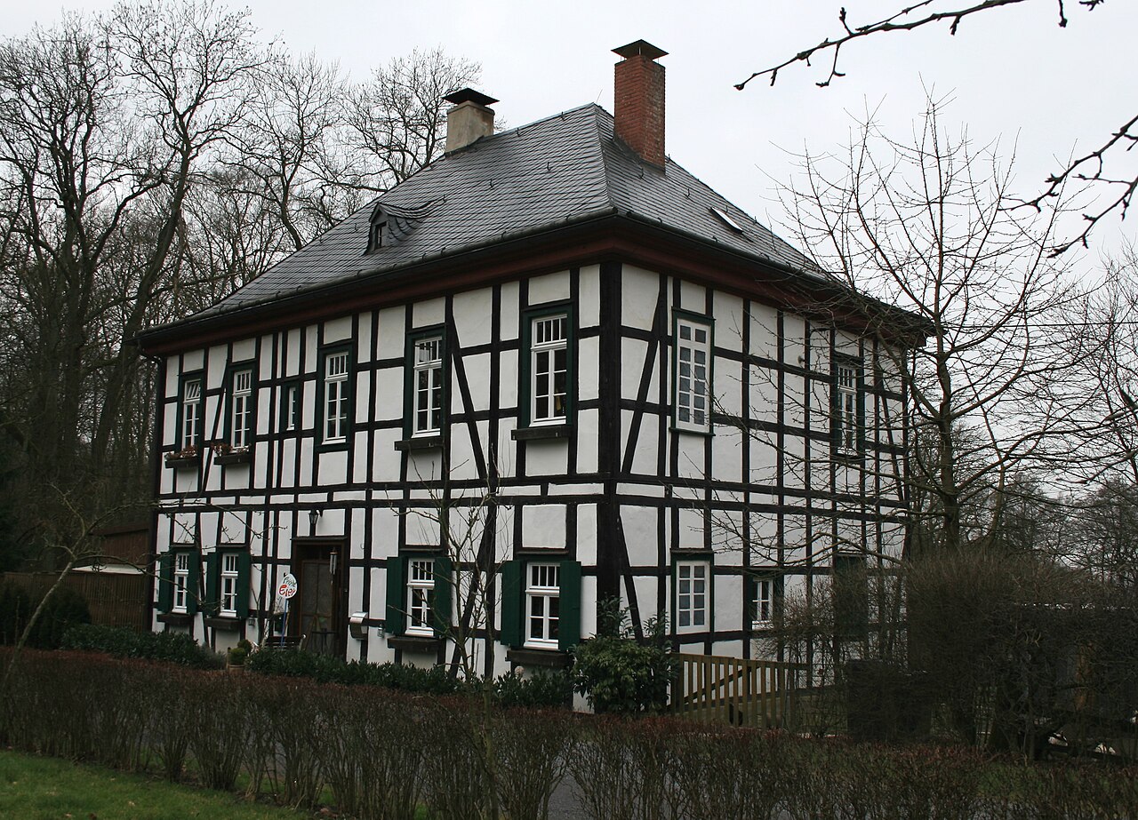 Ehemaliges Forsthaus auf dem de:Fürstenberg (Höingen) bei de:Höingen , Gemeinde Ense