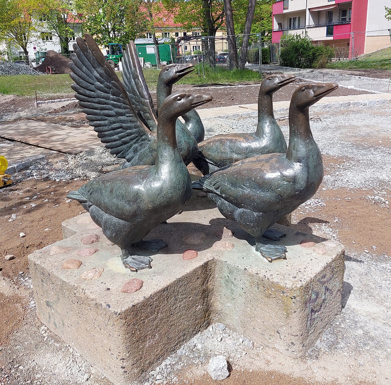 Sculpture, " Gänsetrieb " by Nikolaus Bode , 1980, Franz-Schmidt-Straße, Berlin-Buch , Germany