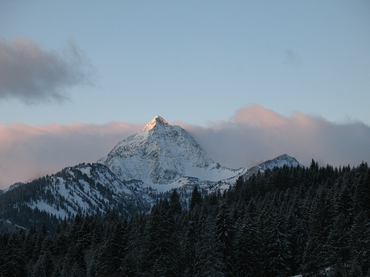 Sonnenaufgang am Gaishorn (2247 m), gesehen aus Grän