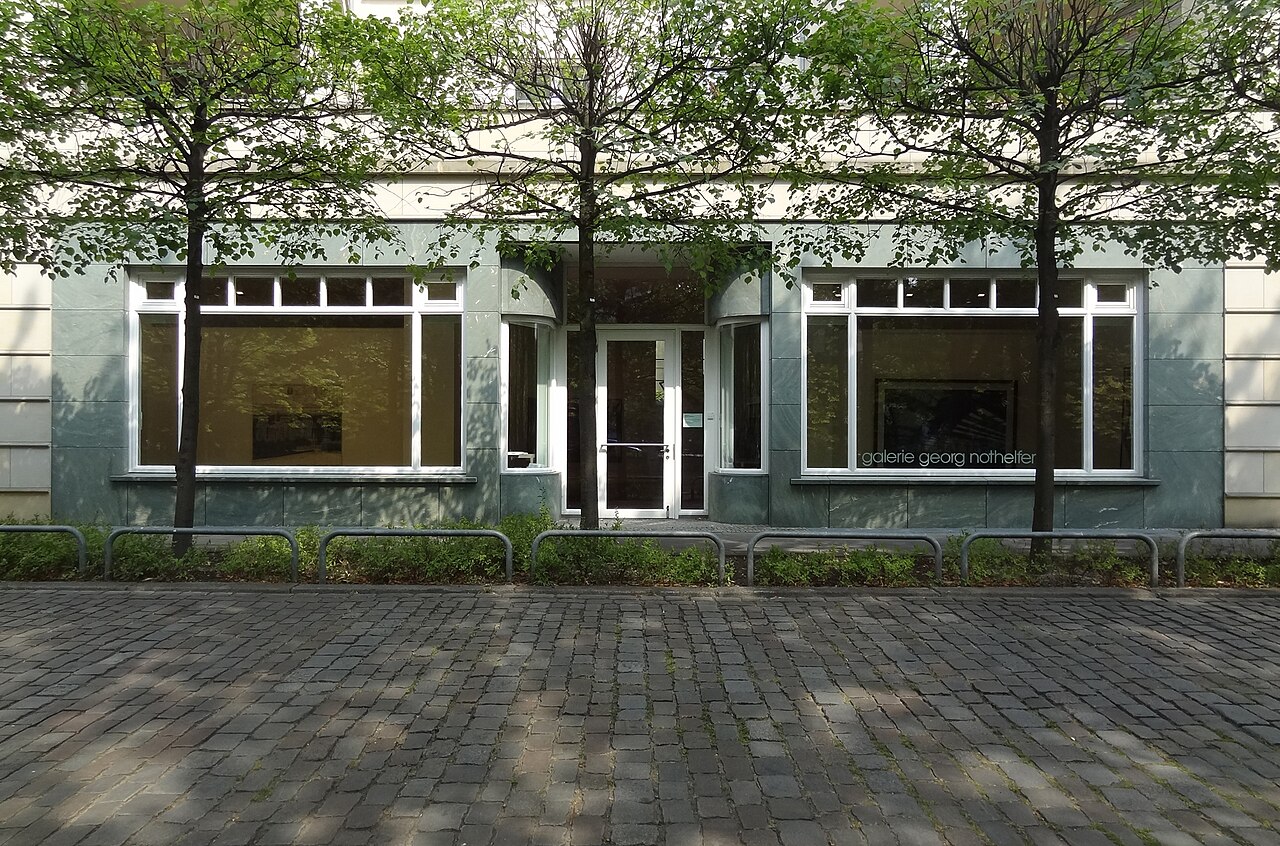Außenansicht der Galerie Georg Nothelfer in der Corneliusstraße 3 im Tiergarten Dreieck