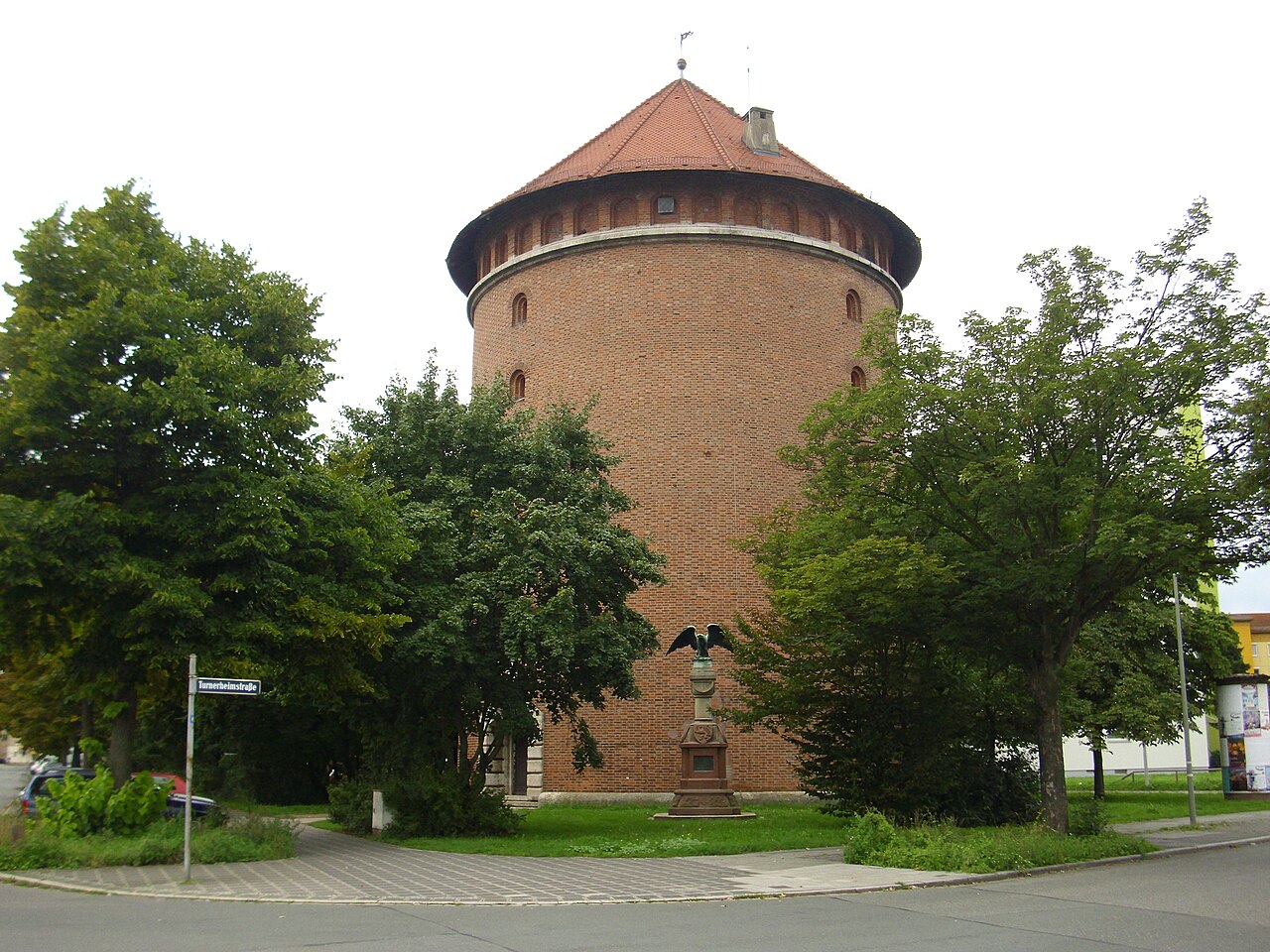 Im Hochbunker Hohe Marter in Nürnberg-Schweinau (1941) befindet sich heute das Garnisonsmuseum Nürnberg