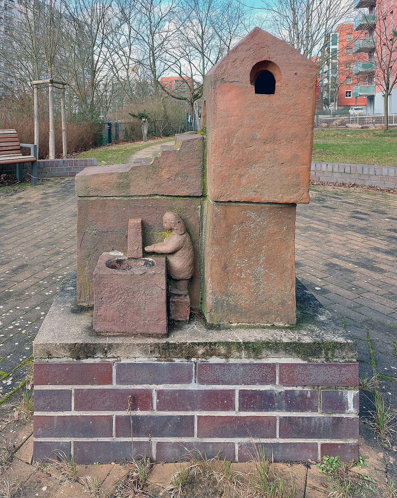 Sculpture, " Gartenplastik mit Vogeltränke " by Ute Greiner , 1989, Lily-Braun-Straße 54, Berlin-Hellersdorf , Germany