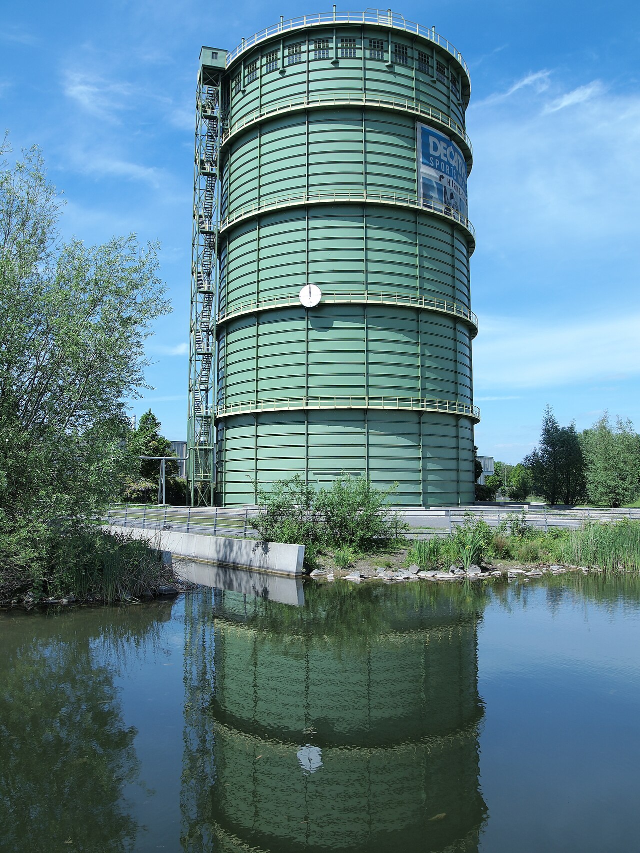 Gasbehälter der früheren Hibernia Chemiewerke in Herne, Denkmal in Herne -Mitte Holsterhausen