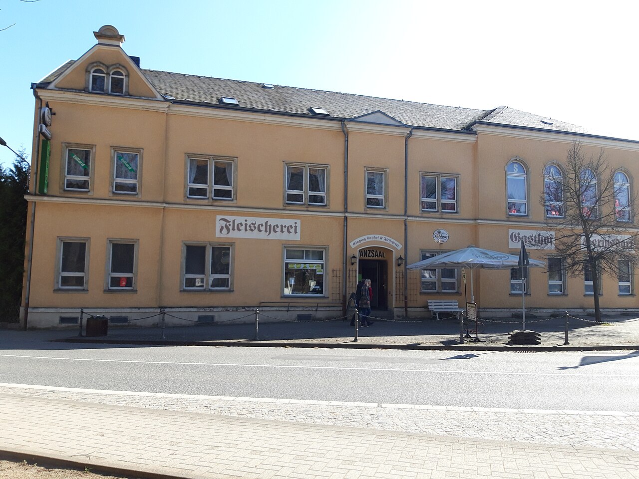 denkmalgeschützter Gasthof in Hermsdorf (Ottendorf-Okrilla) in der Dresdner Straße 105