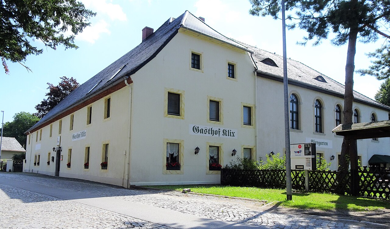 Gasthof mit Tanzsaal über Eck Hauptstraße 31
