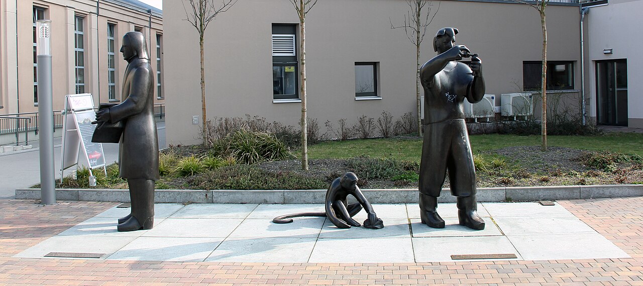 Sculpture, "Humboldt Denkmal" by Detlev Kraft , 1997, Karolinenstraße 19, Berlin-Tegel , Germany