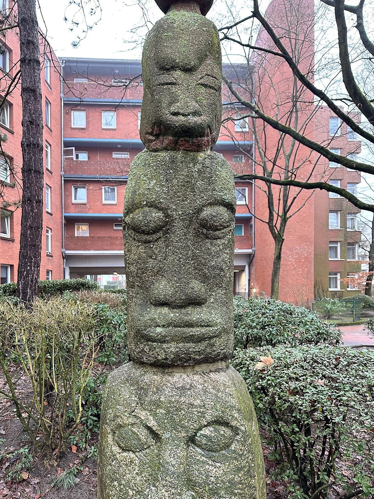 Skulptur "Geburt der Temperamente" (1982) von Bruno Rossi, Rahewinkel 28/32, Hamburg-Billstedt