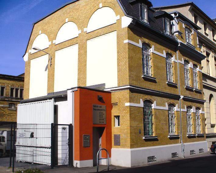 Vorderansicht der Gedenkstätte Amthordurchgang Gera