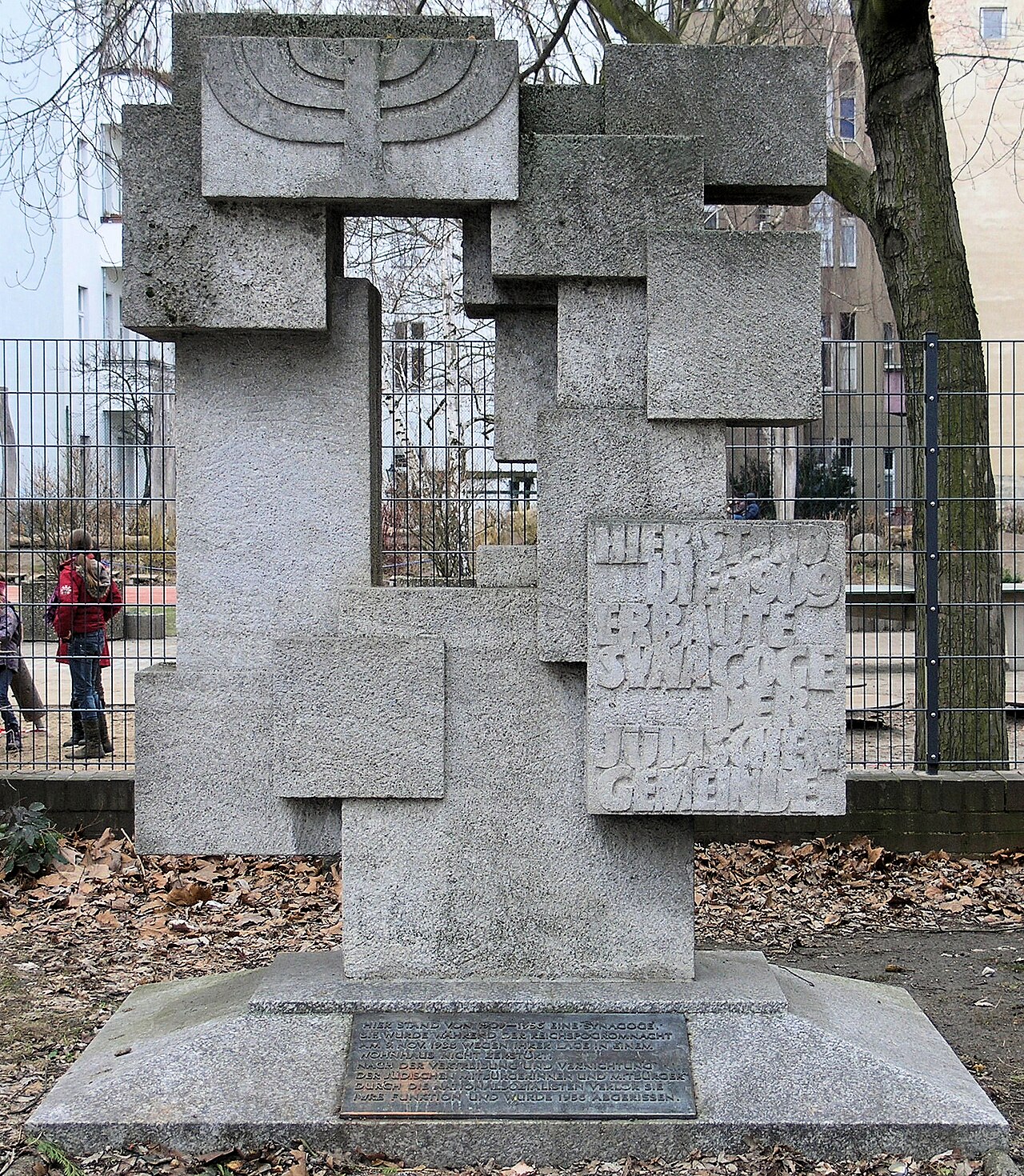 Memorial stone, Plastik IV/63 by Gerson Fehrenbach , 1963, Münchener Straße 37, Berlin-Schöneberg , Germany