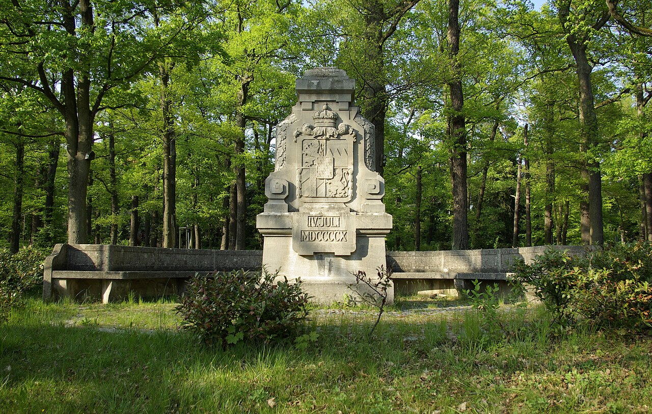 Gedenkstein im Eichenwald in Erlangen