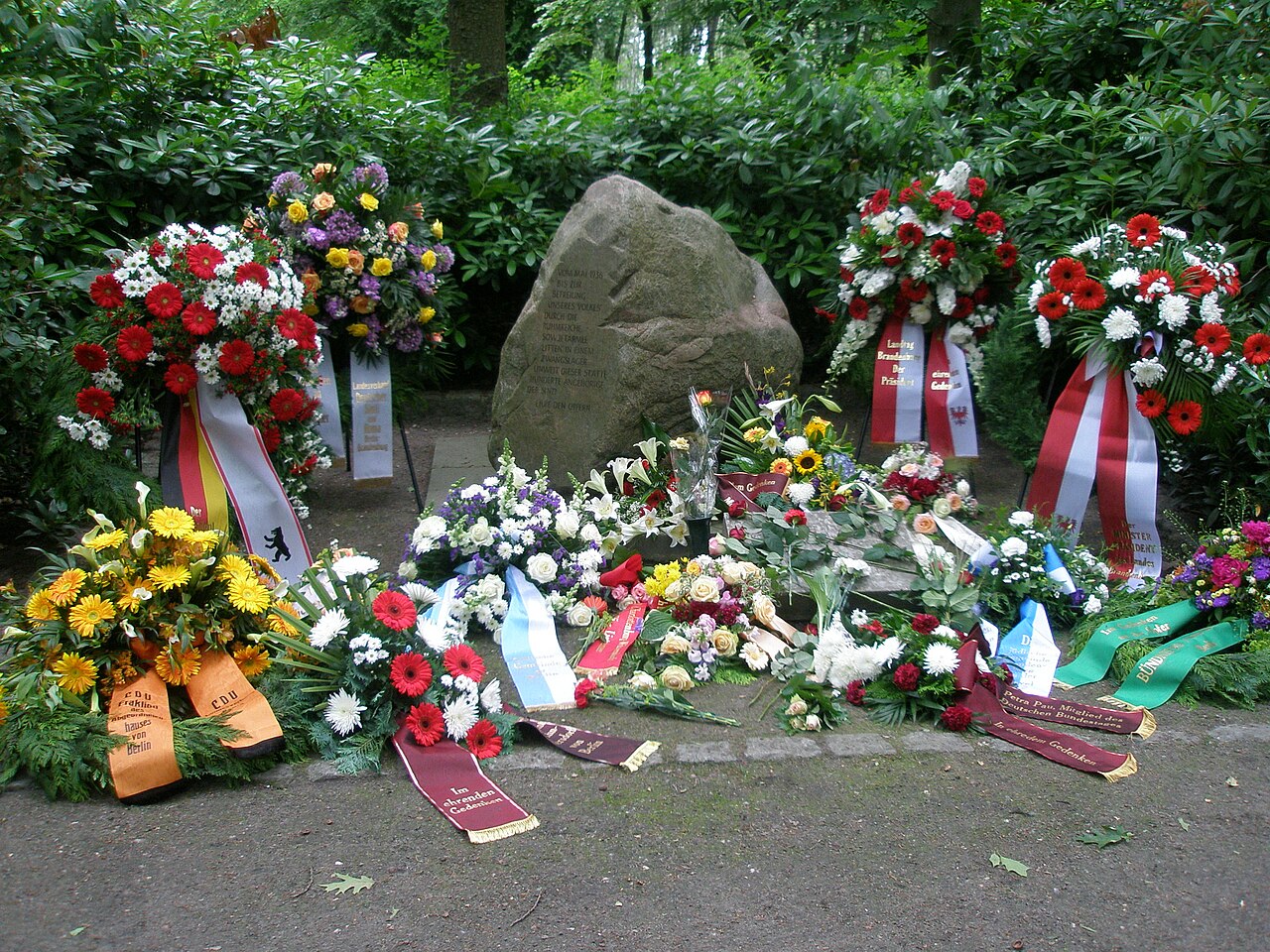 Foto von Gedenkstein Sinti und Roma