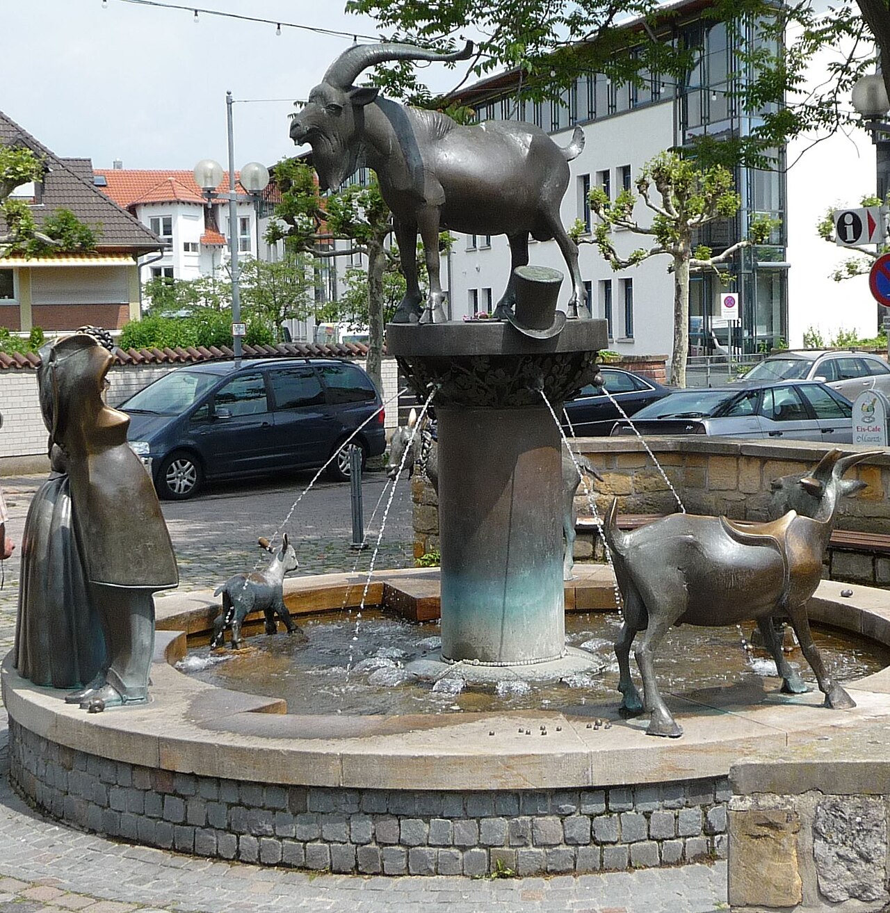 Geißbock-Brunnen von Gernot Rumpf