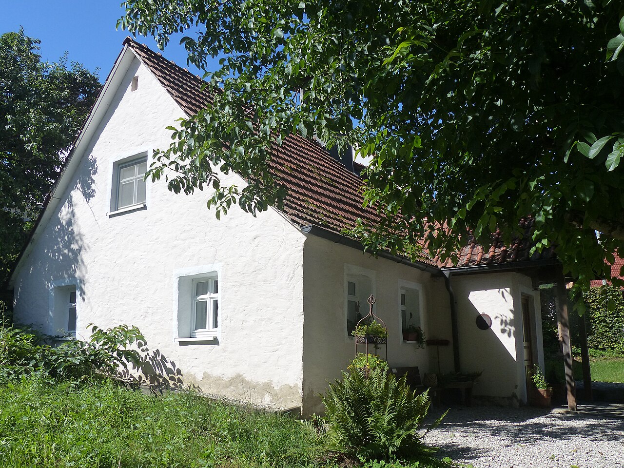 The former community house of the village Hundshaupten, a district of the municipality of Egloffstein