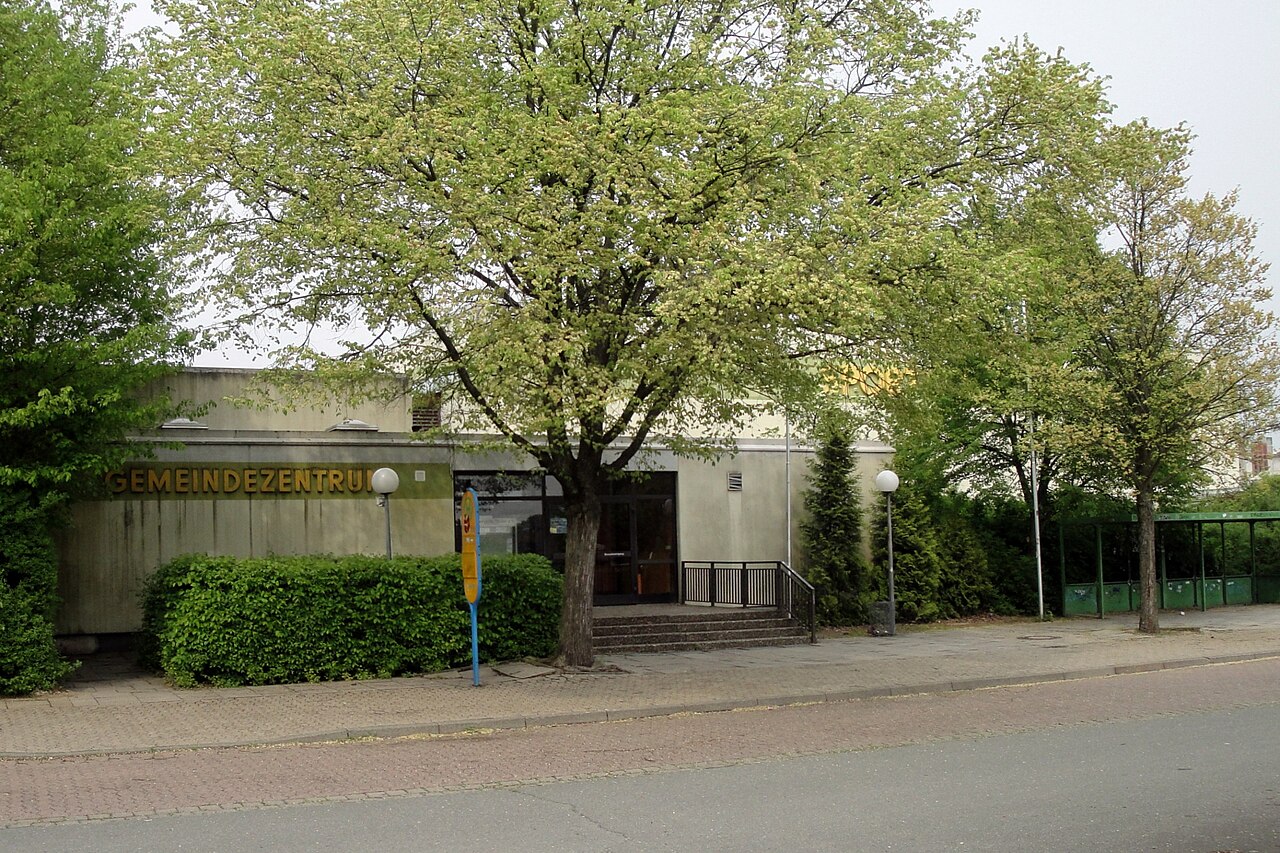 Gemeindezentrum und Sporthalle in Meine