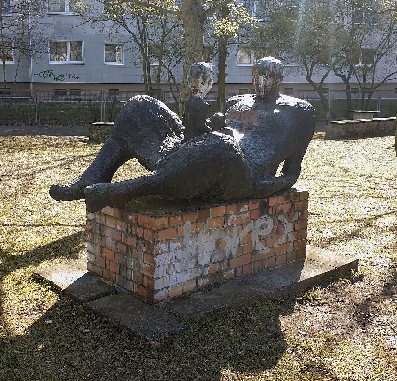 Sculpture," Liegende Frau mit Kind " by Emerita Pansowová , 1984, Breiter Weg 3, Berlin-Johannisthal , Germany
