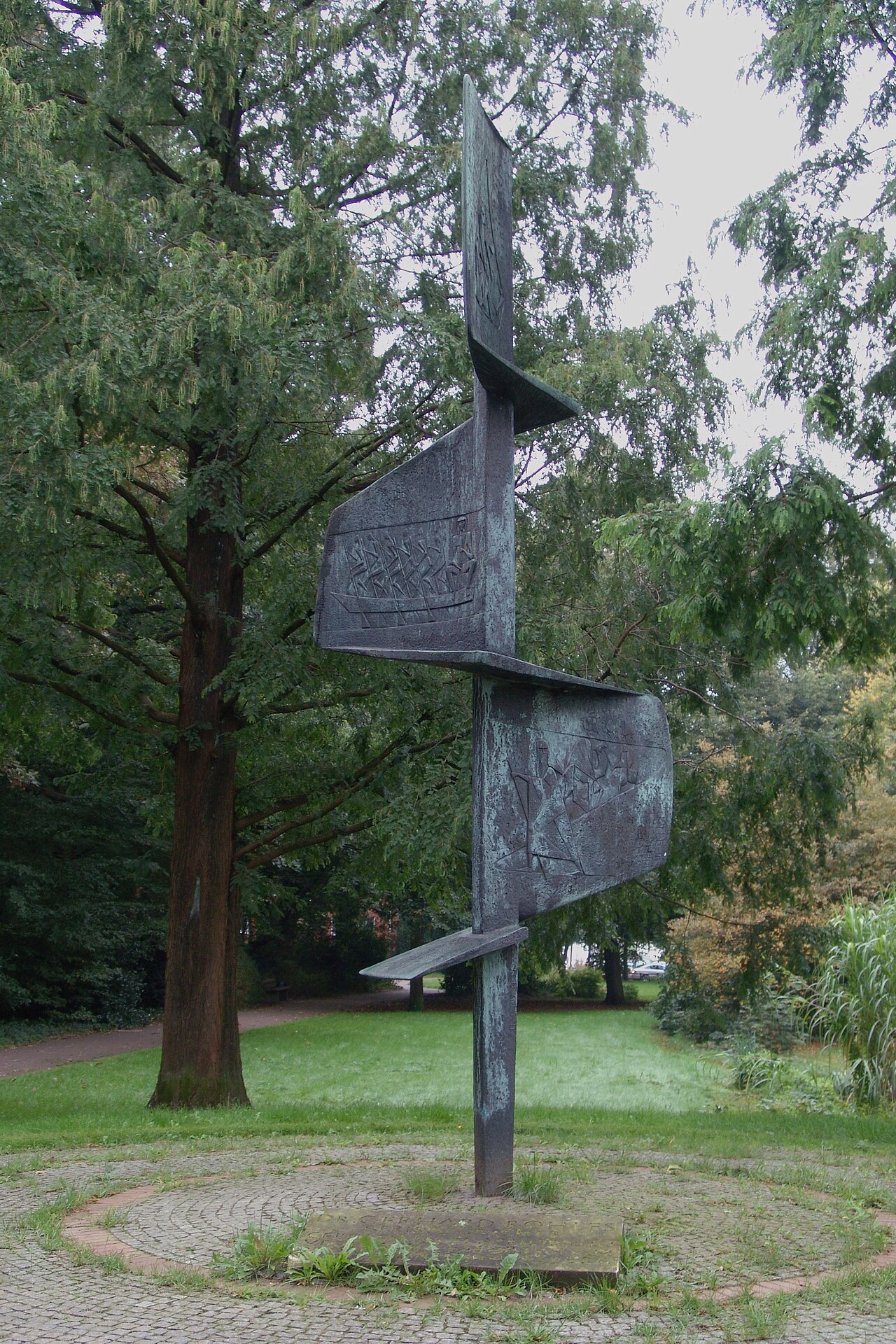 Denkmal für den Vegesacker Afrikaforscher Gerhard Rohlfs