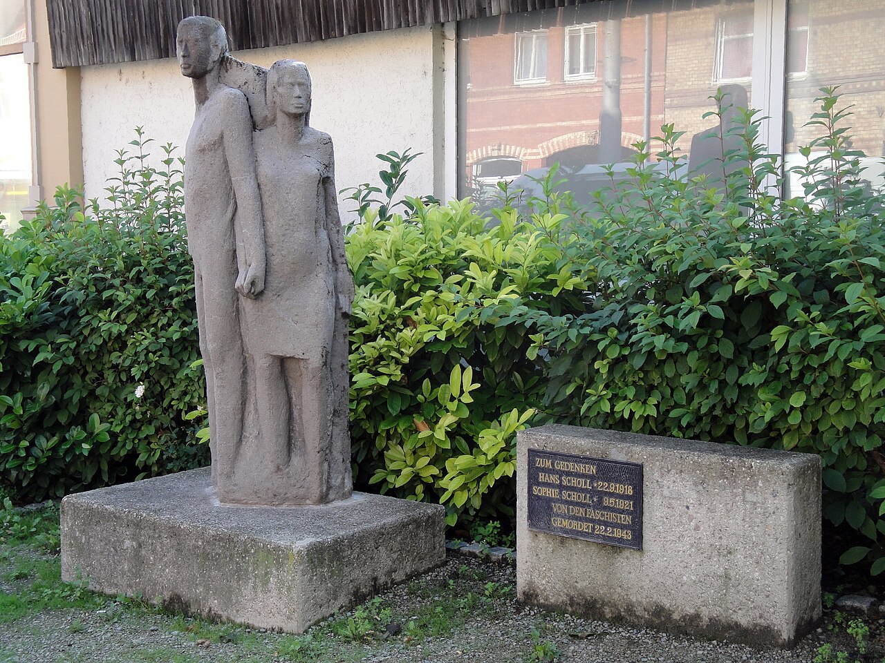 Geschwister-Scholl-Denkmal an der Karl-Liebknecht-Straße/Ecke Fuchsturmweg in Jena