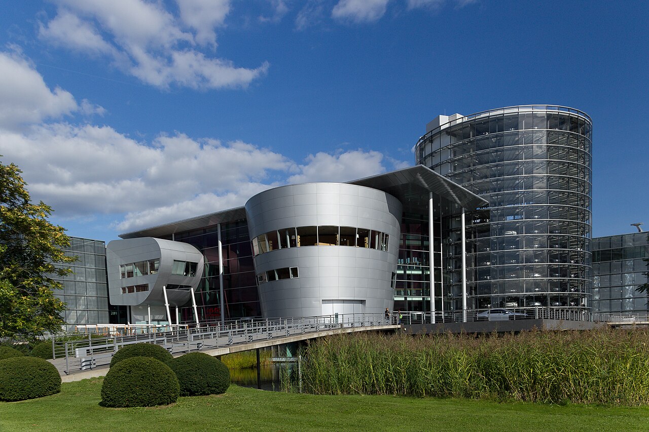 Die Gläserne Manufaktur von VW in Dresden