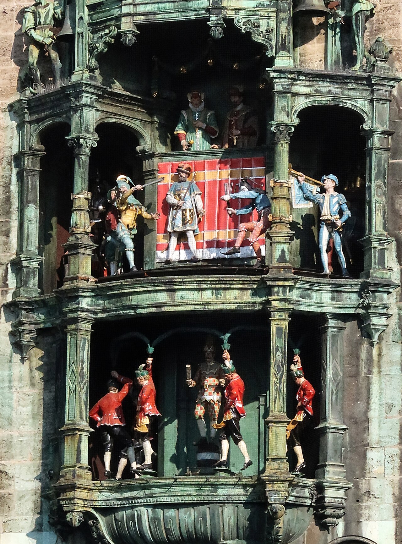 Glockenspiel am Rathaus München, im Spielmodus