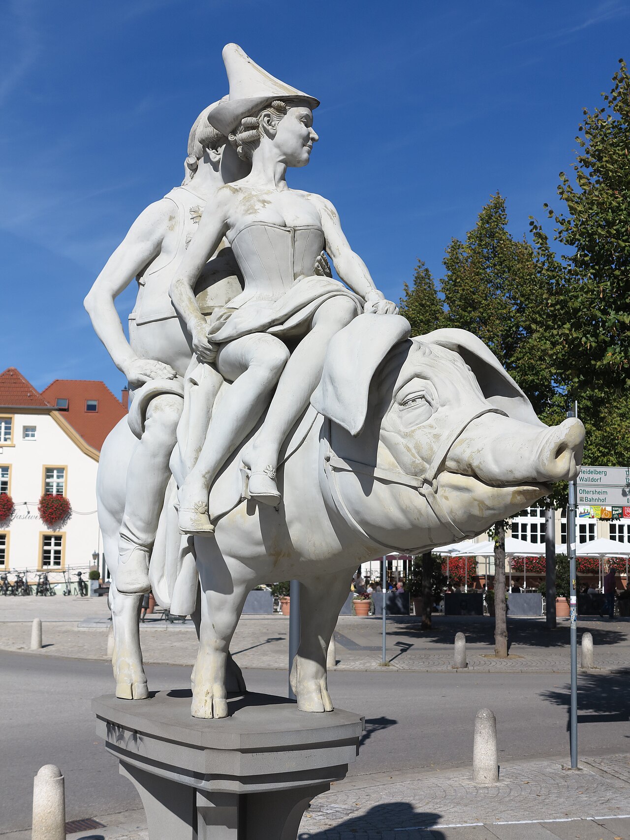 A sculpture by Peter Lenk from 2016 in Schwetzingen, Germany