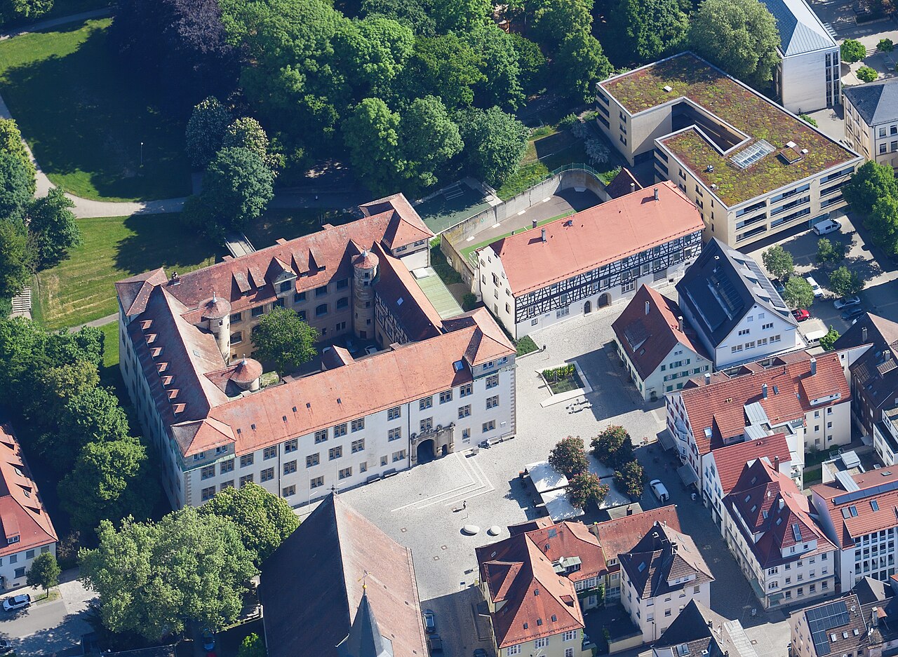 Aerial image of Schloss Göppingen, left of center, and the Göppingen prison, right of center (view from the southwest)