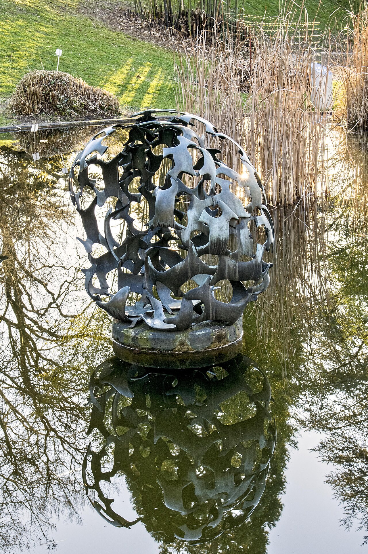Bilder aus Freiburg im Breisgau Skulptur Golden Pond, Carla Lavatelli, 1972