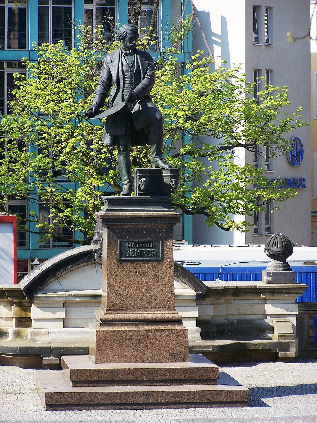 Denkmal für Gottfried Semper auf der Brühlschen Terrasse in Dresden