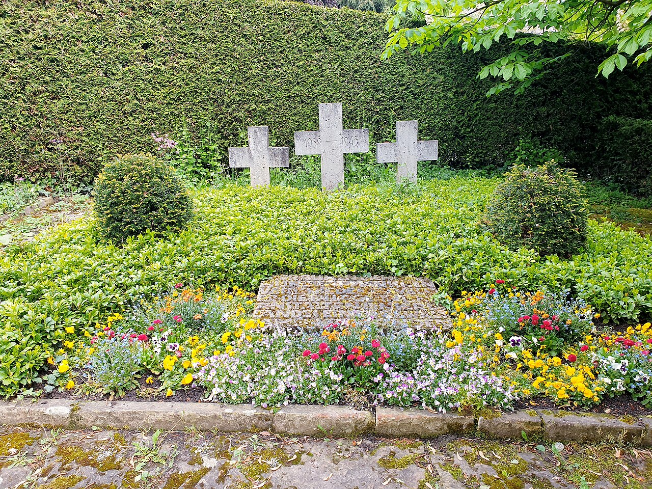 Drei Kreuze, Gräberfeld X, Stadtfriedhof Tübingen