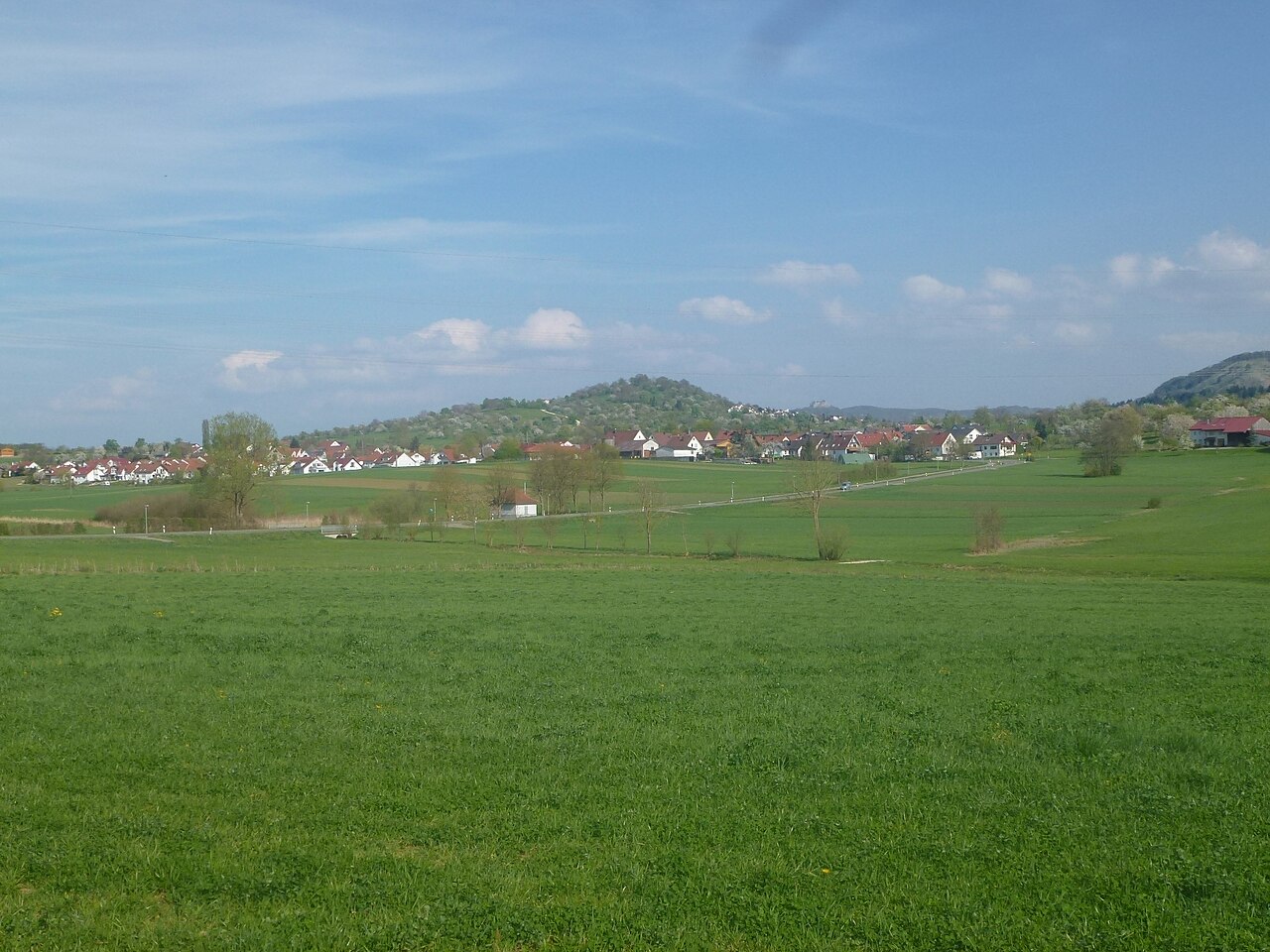 Blick von Bempflingen nach Kleinbettlingen und auf den Grafenberg (LSG 4
