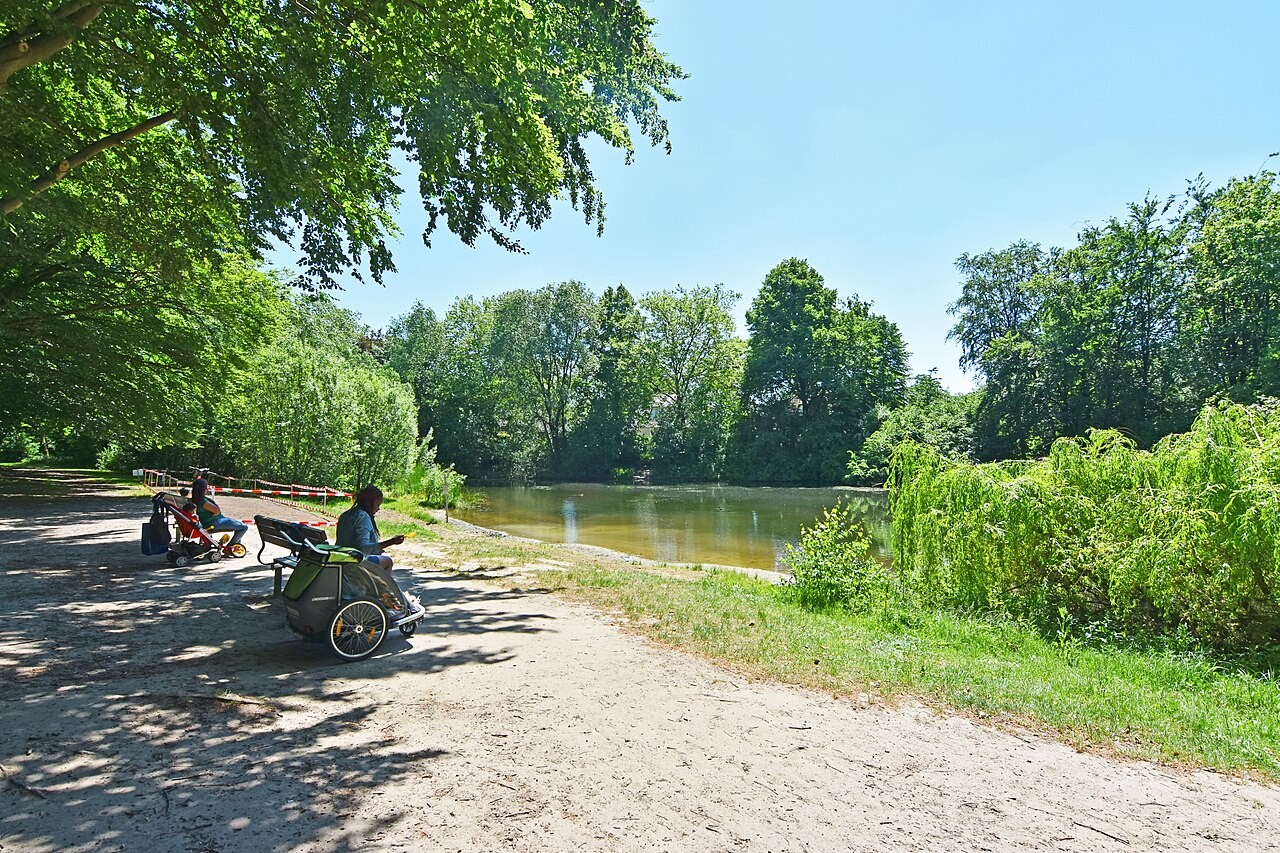 Lehmkuhle im Greifenbergpark