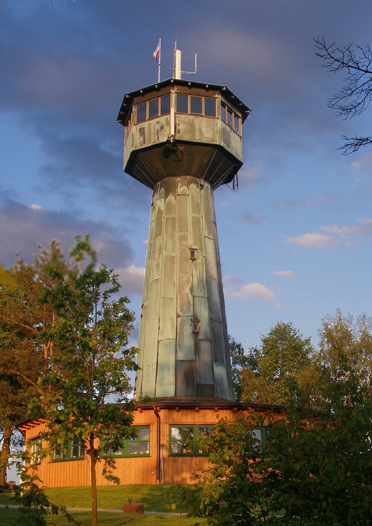 Neualbenreuth Grenzlandturm mit neu errichteter Gaststätte
