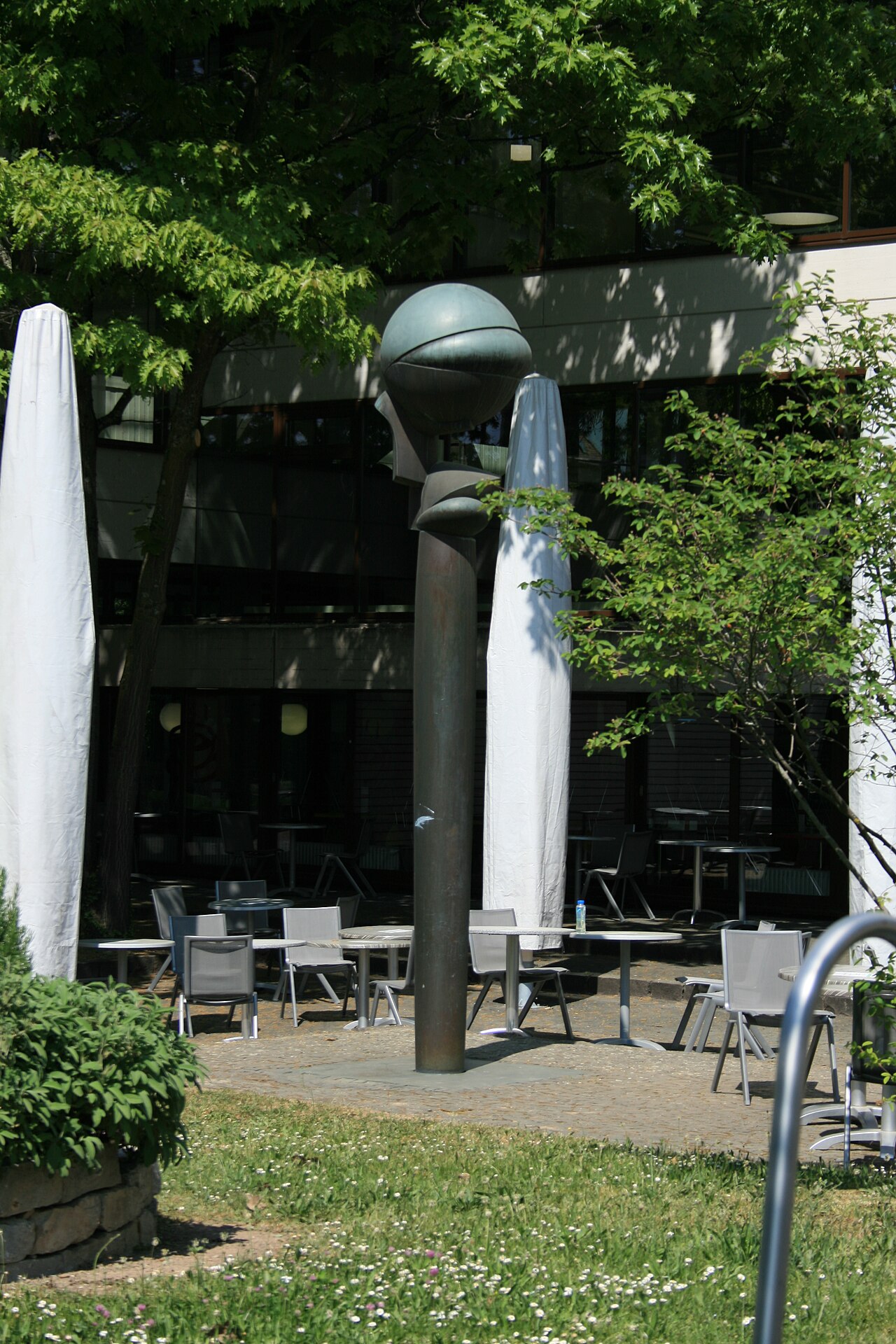 Große Kugelkopfsäule von Fritz Koenig