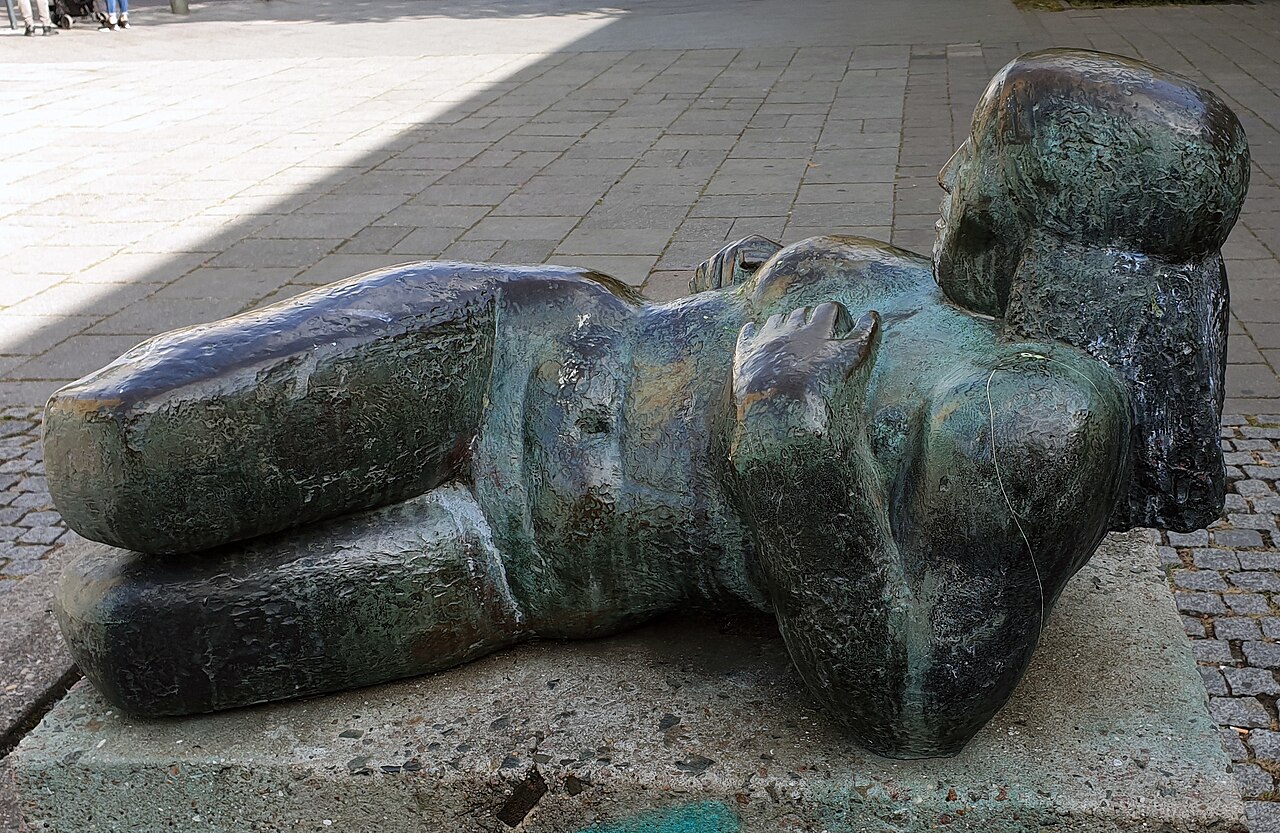 Sculpture, "'Große Liegende " by Wieland Förster , 1965, Singerstraße 29, Berlin-Friedrichshain , Germany