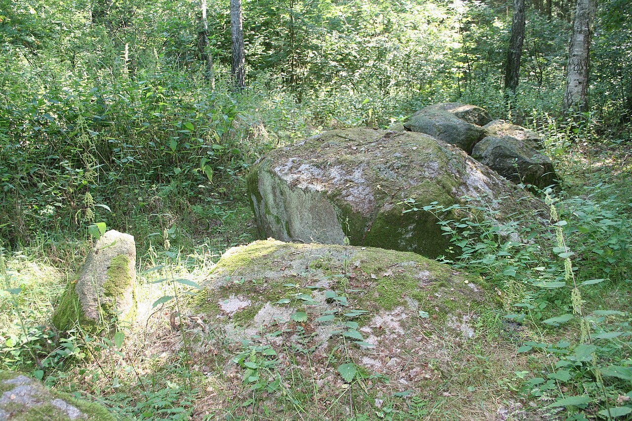 Megalithic tomb Thölstedt