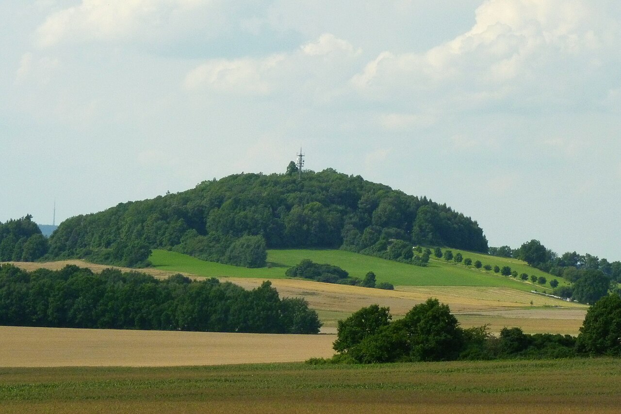 Der Große Berg in Großhennersdorf von Schanzberg in Oberseifersdorf aus gesehen