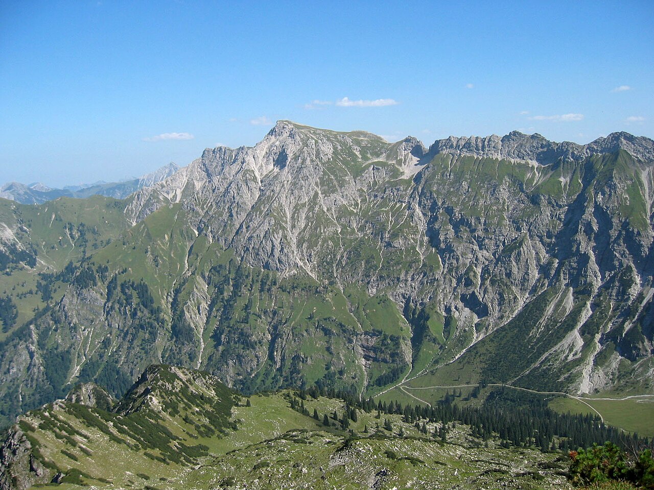 Großer Daumen (2280 m) in den Allgäuer Alpen , vom Entschenkopf (2043 m) aufgenommen