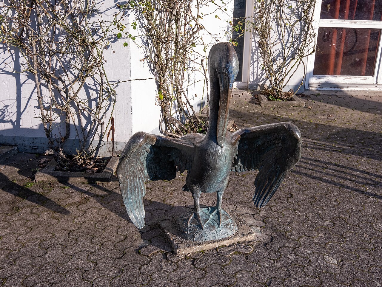 Großer Pelikan von Christiane Gerstel-Naubereit auf dem Markusplatz in Freiburg im Breisgau