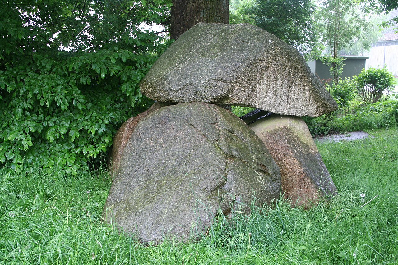 Megalithic tomb Heinbockel