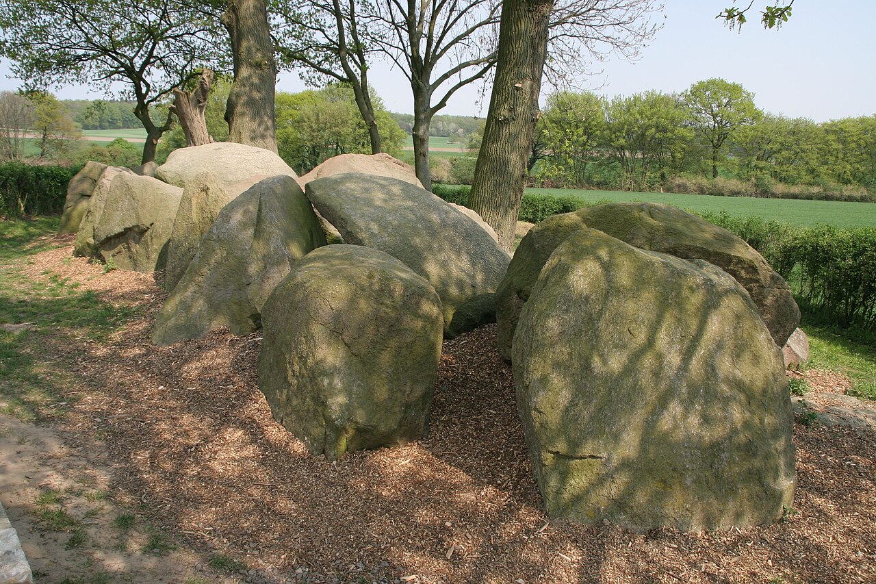 Jeggen: megalithic chambered tomb "Jeggener Steine"