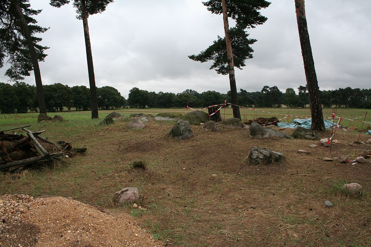 The megalithic tomb Küsterberg near Hundisburg during the excavation 2010