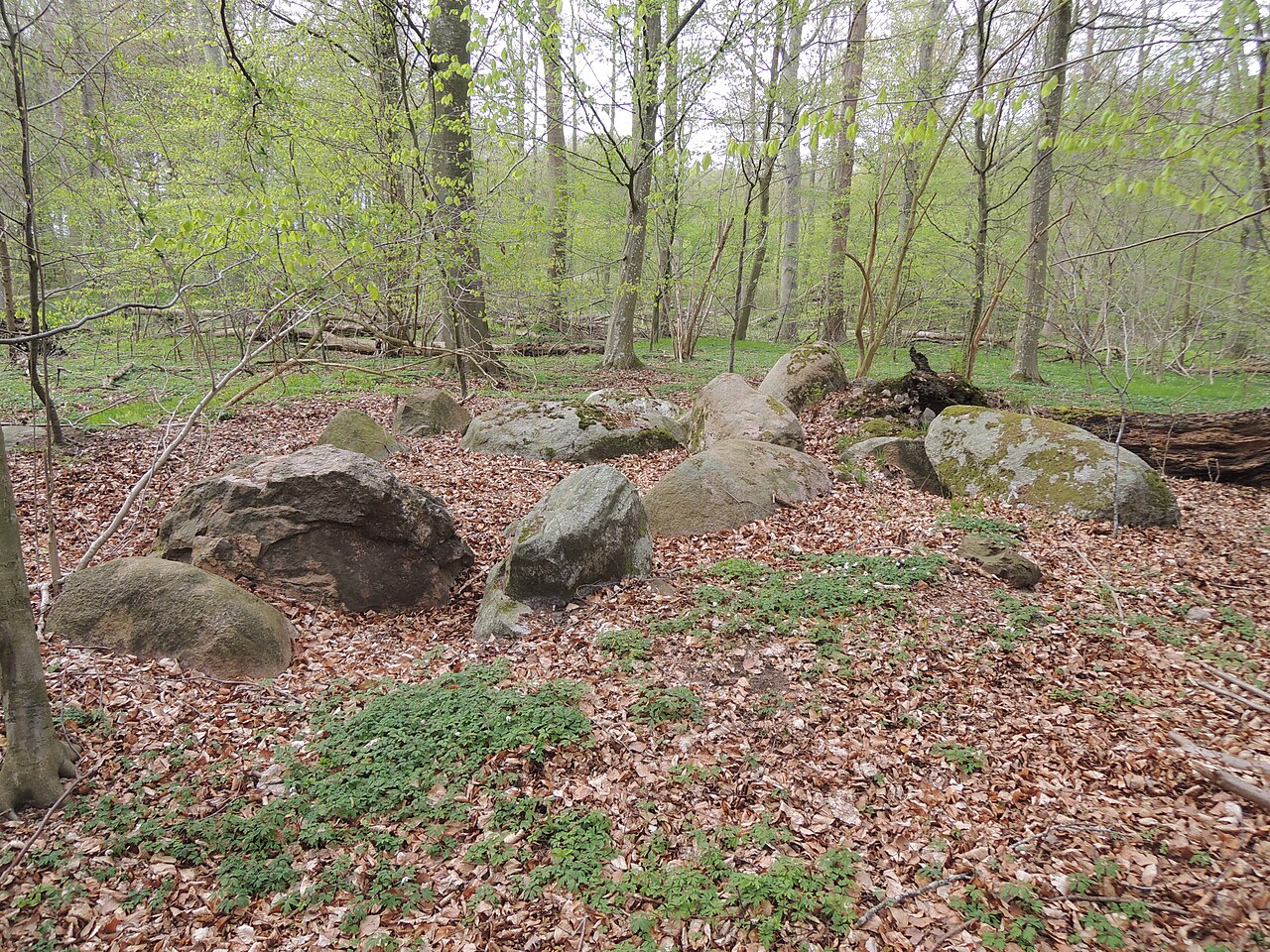 The megalithic tomb Nustrow 1