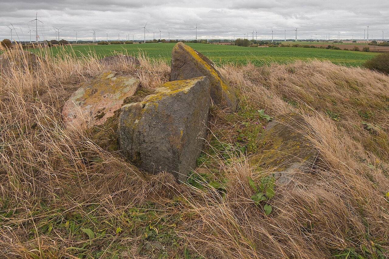 Großsteingrab der neolithischen Trichterbecherkultur in der Uckermark (Brandenburg)