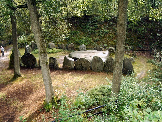 Bearbeitete Version von Image:Siebensteinhaeuser_grab_d